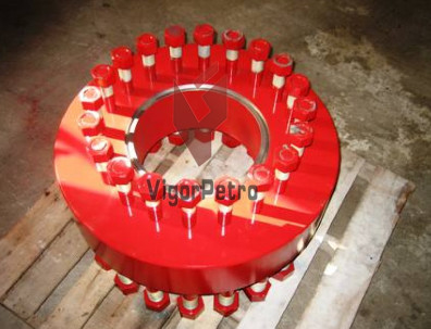 China 13-5/8&quot; 5000PSI X 13-5/8&quot; 10000PSI Double Studded Adapter Locking Flange with Tie-Down Screw and installed Stud and Nuts supplier
